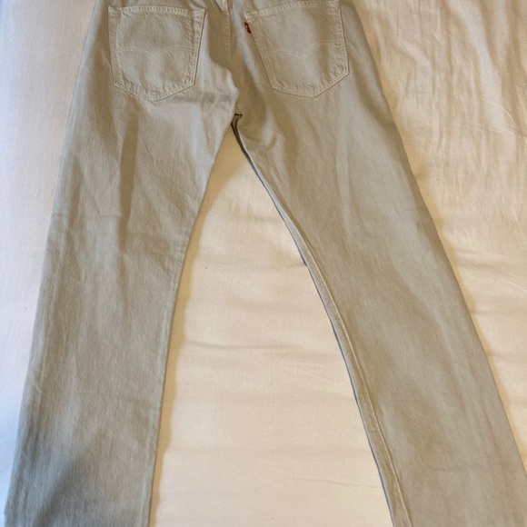 Kakhi Levi’s jeans - Picture 2 of 3